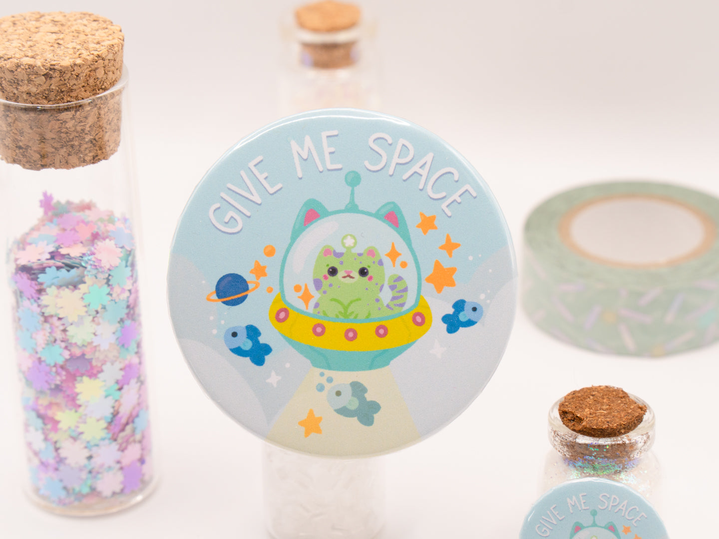 Badge Rond Chat extraterrestre mignon "Give Me Space"