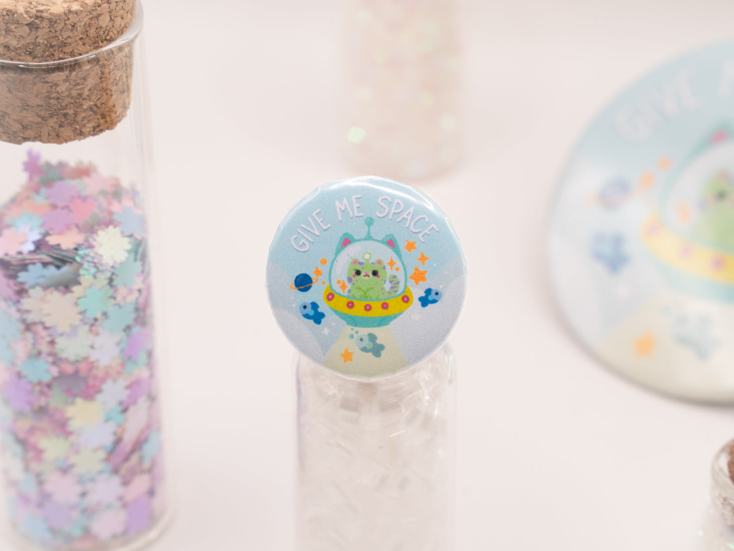 Badge Rond Chat extraterrestre mignon "Give Me Space"
