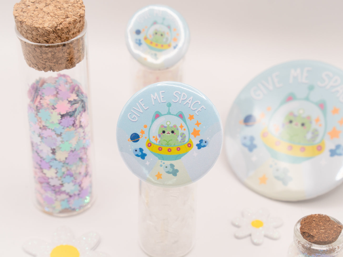 Badge Rond Chat extraterrestre mignon "Give Me Space"