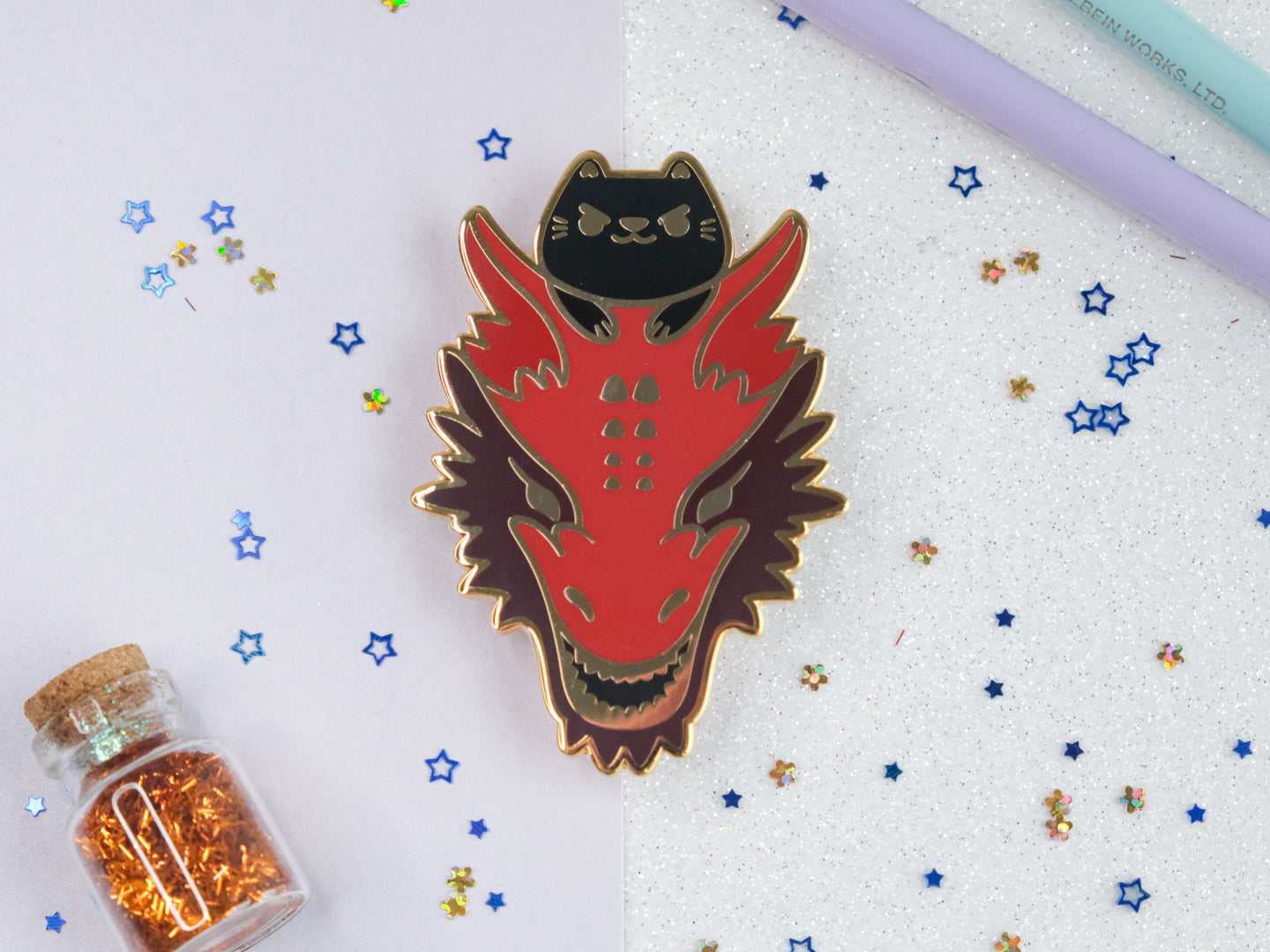 Pins Chat Noir Chevauchant son Dragon Rouge