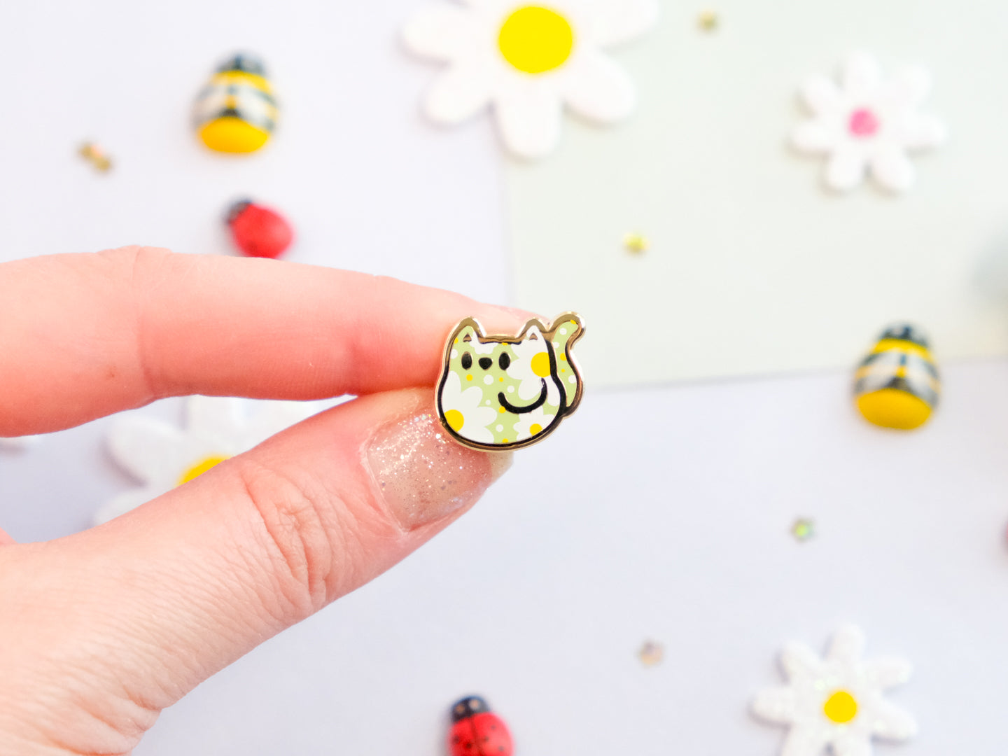 Mini Pins Chat Mignon avec Marguerites - Tinycats