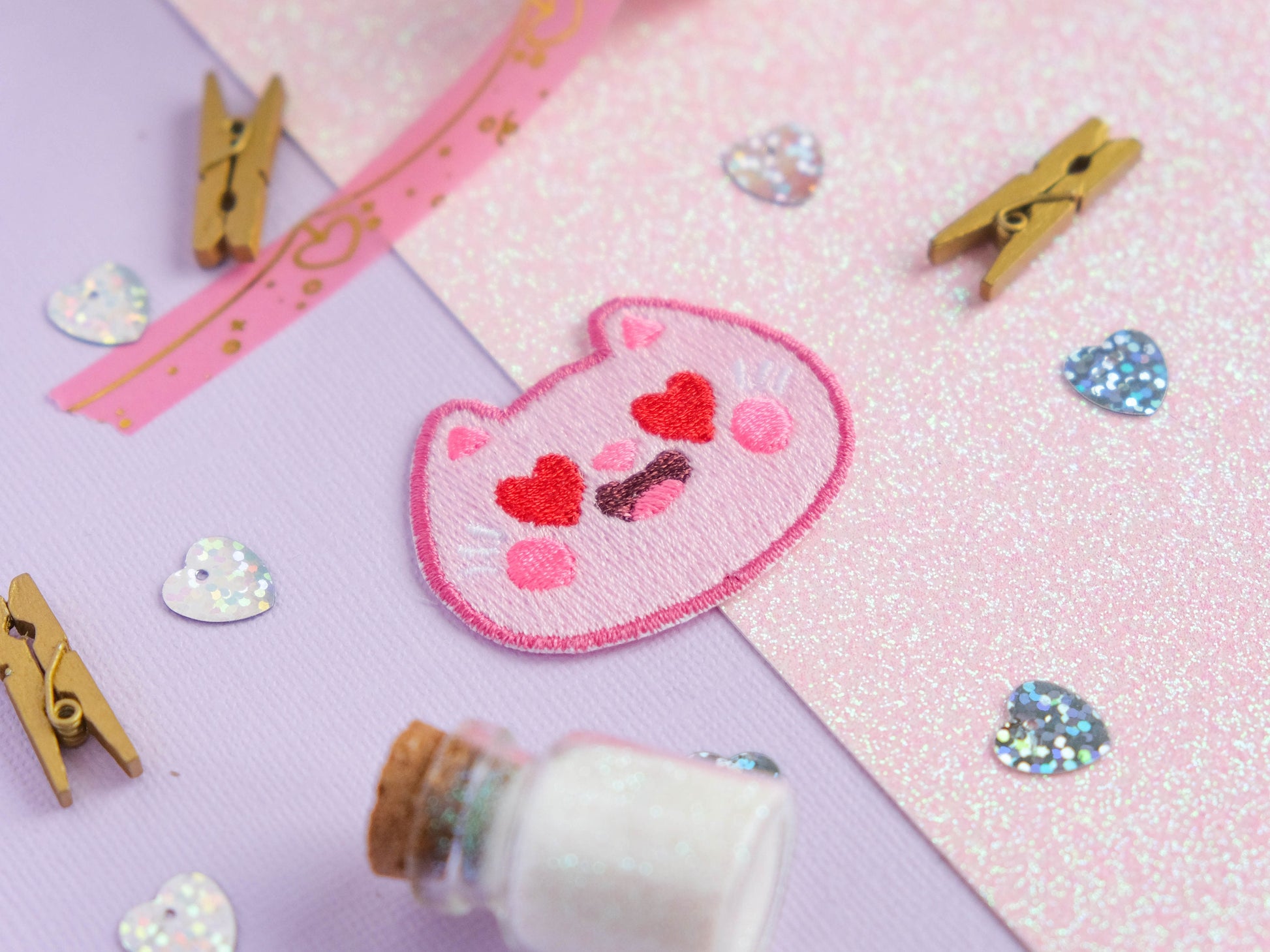 Cute patch iron-on embroidery cute pink cat with hearts to decorate jackets and jeans to celebrate Valentine day