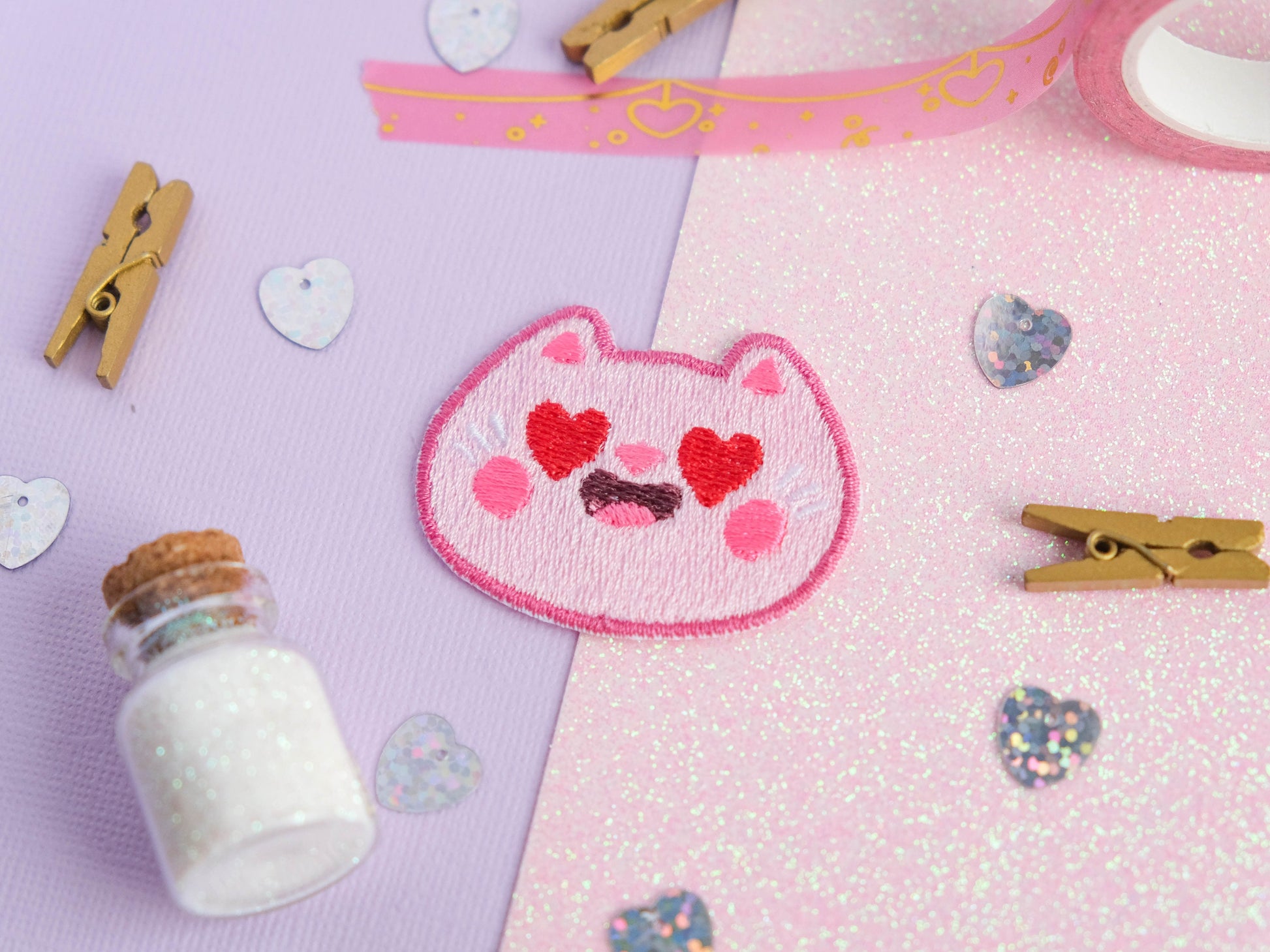 Cute patch iron-on embroidery cute pink cat with hearts to decorate jackets and jeans to celebrate Valentine day