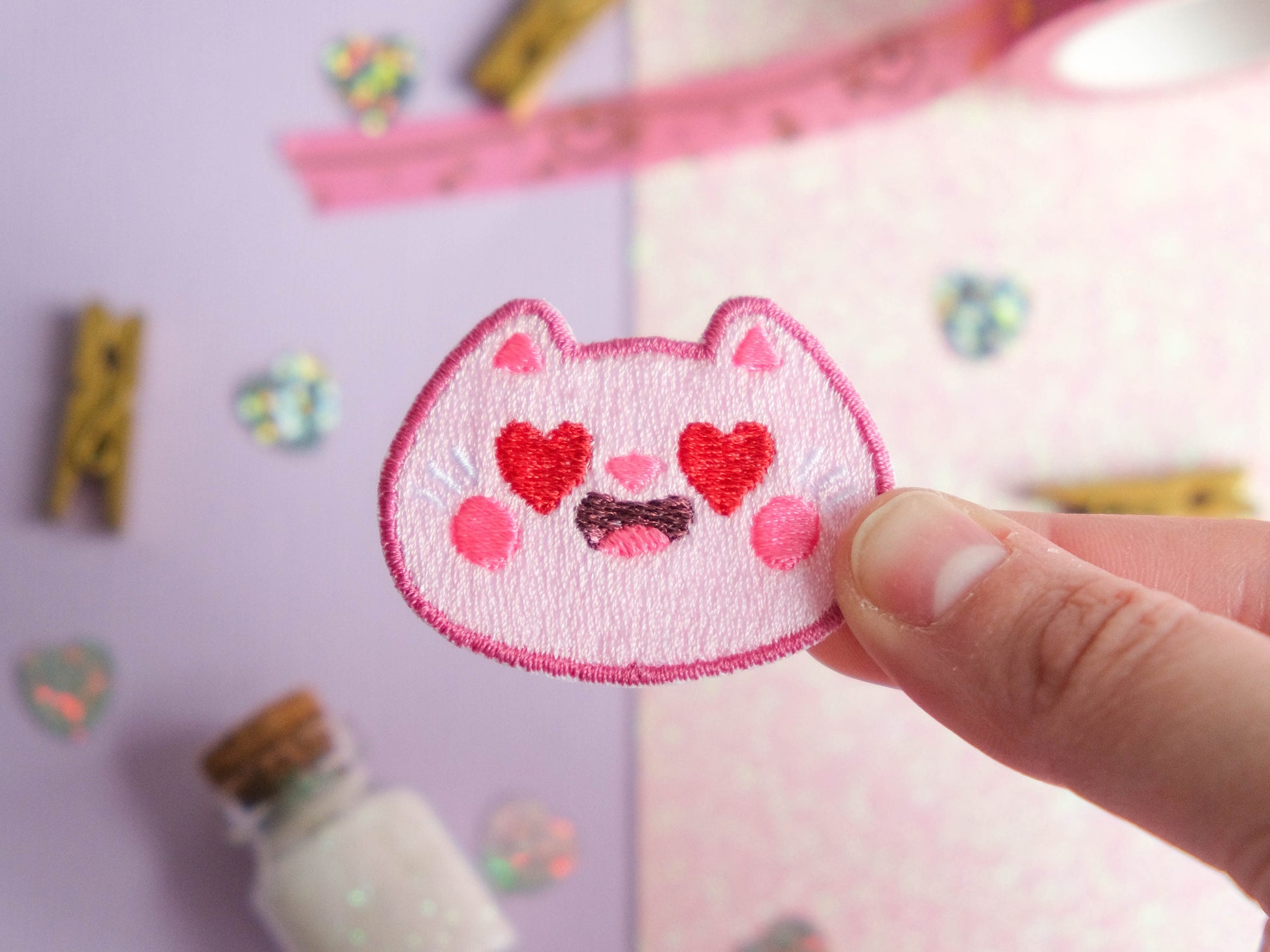 Cute patch iron-on embroidery cute pink cat with hearts to decorate jackets and jeans to celebrate Valentine day