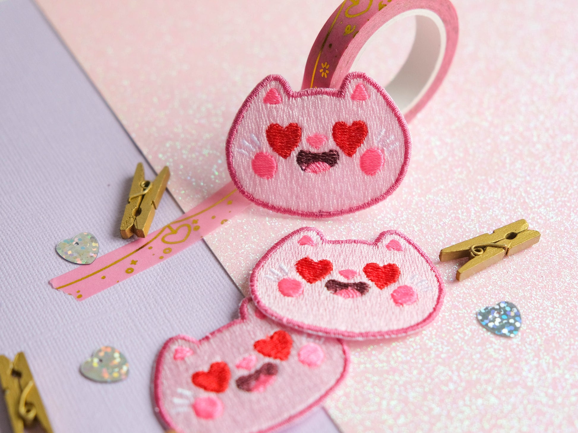 Cute patch iron-on embroidery cute pink cat with hearts to decorate jackets and jeans to celebrate Valentine day