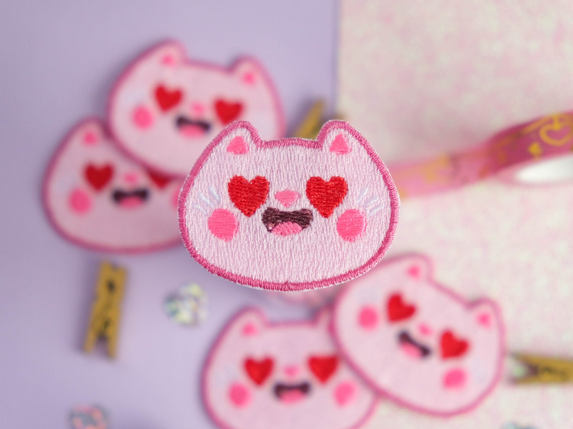 Cute patch iron-on embroidery cute pink cat with hearts to decorate jackets and jeans to celebrate Valentine day