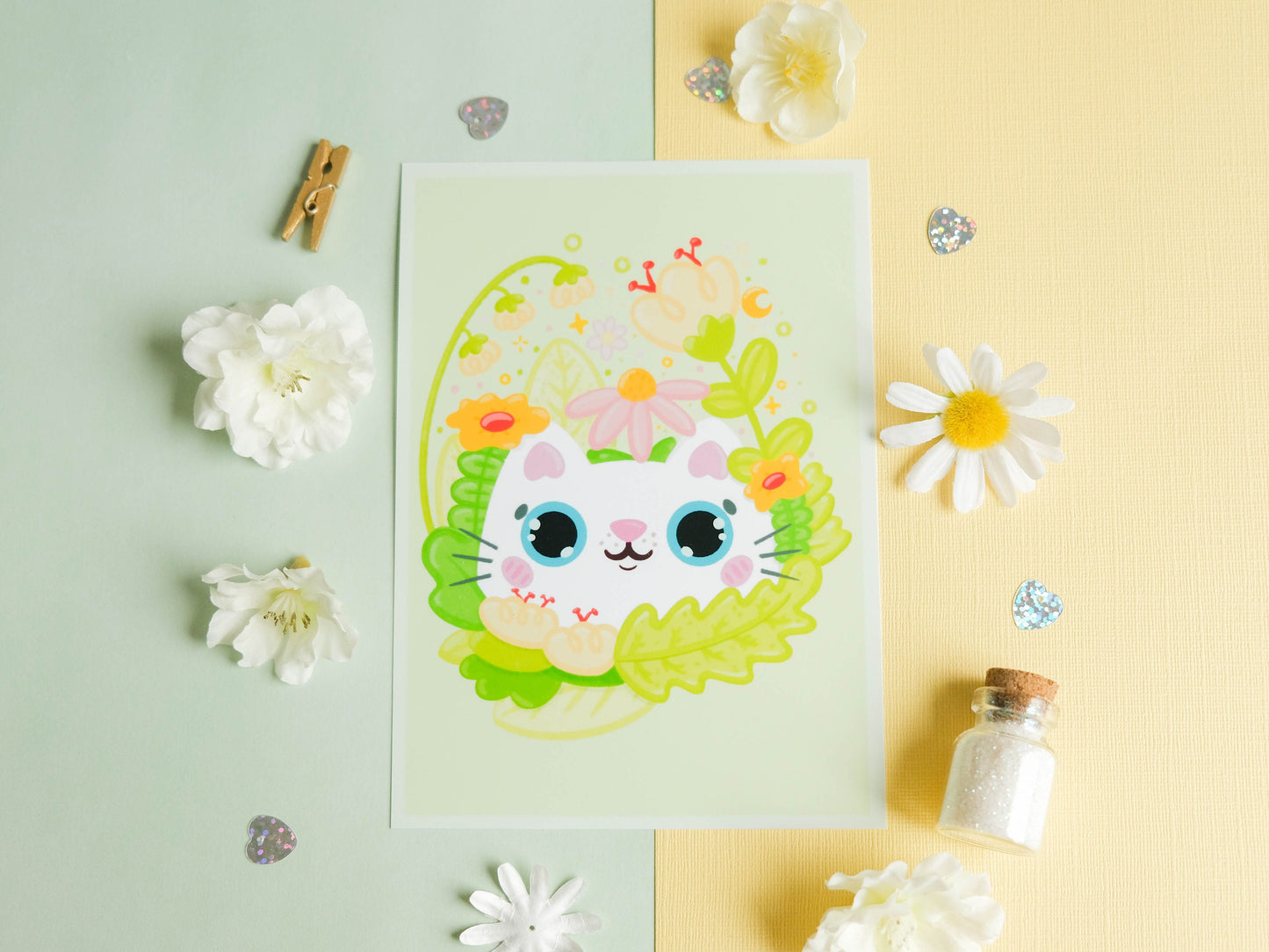Illustration format carte A6 pour le Printemps avec un chat blanc dans un bouquet de fleurs parfait pour offrir ou décorer sa chambre