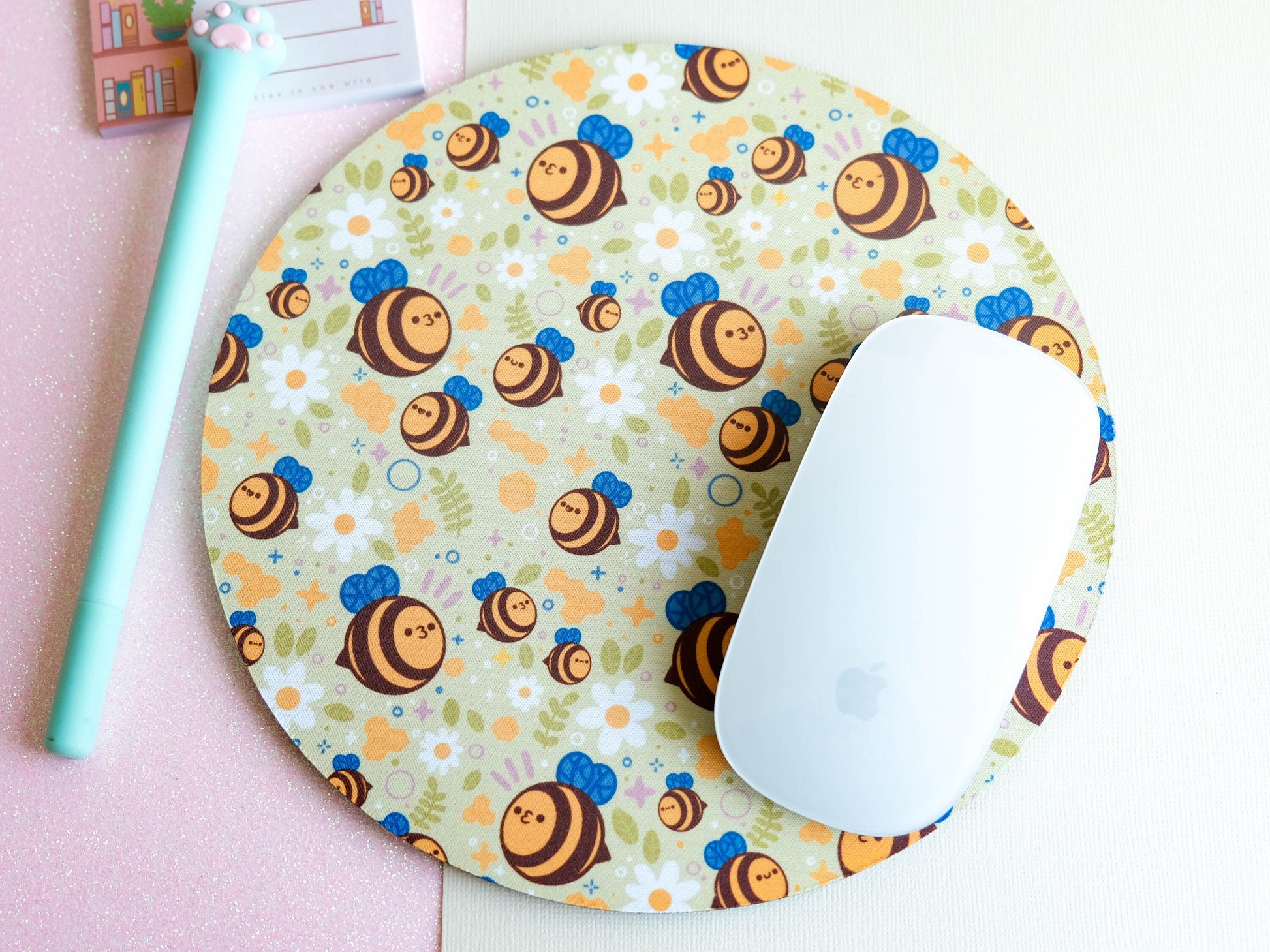 Tapis de souris fait main kawaii coloré abeilles fleurs et ruches parfait pour décorer son bureau