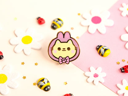 Pins Tête de Chat Rose Déguisé en lapin
