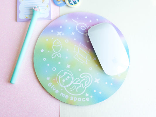 Tapis de souris fait main kawaii coloré arc-en-ciel avec étoiles et chat astronaute parfait pour décorer son bureau