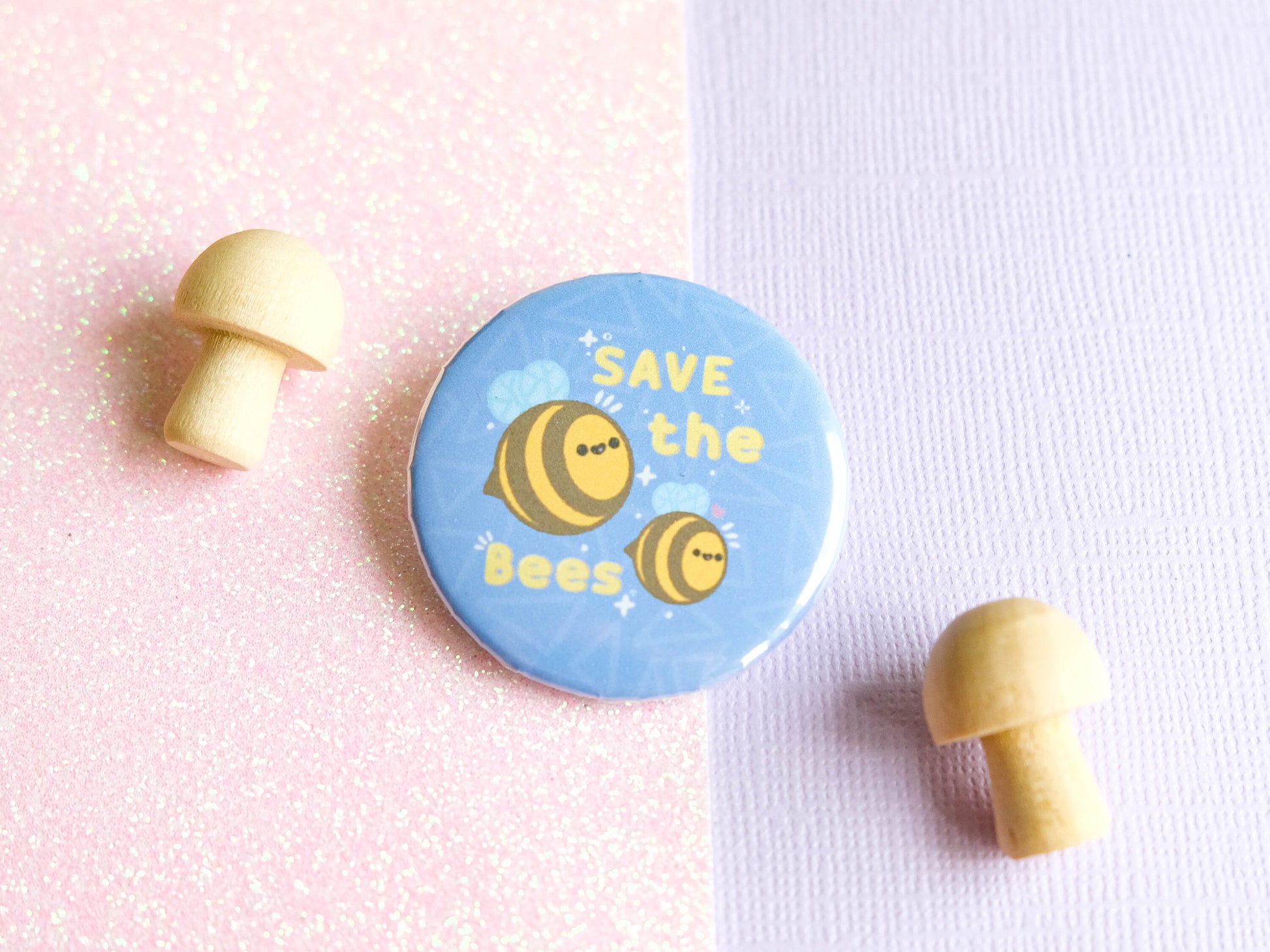 Badge bouton épingle rond finition glossy pour décorer sac à dos, veste et totebag